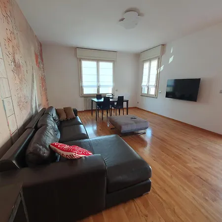 Cremonese Apartment Parma